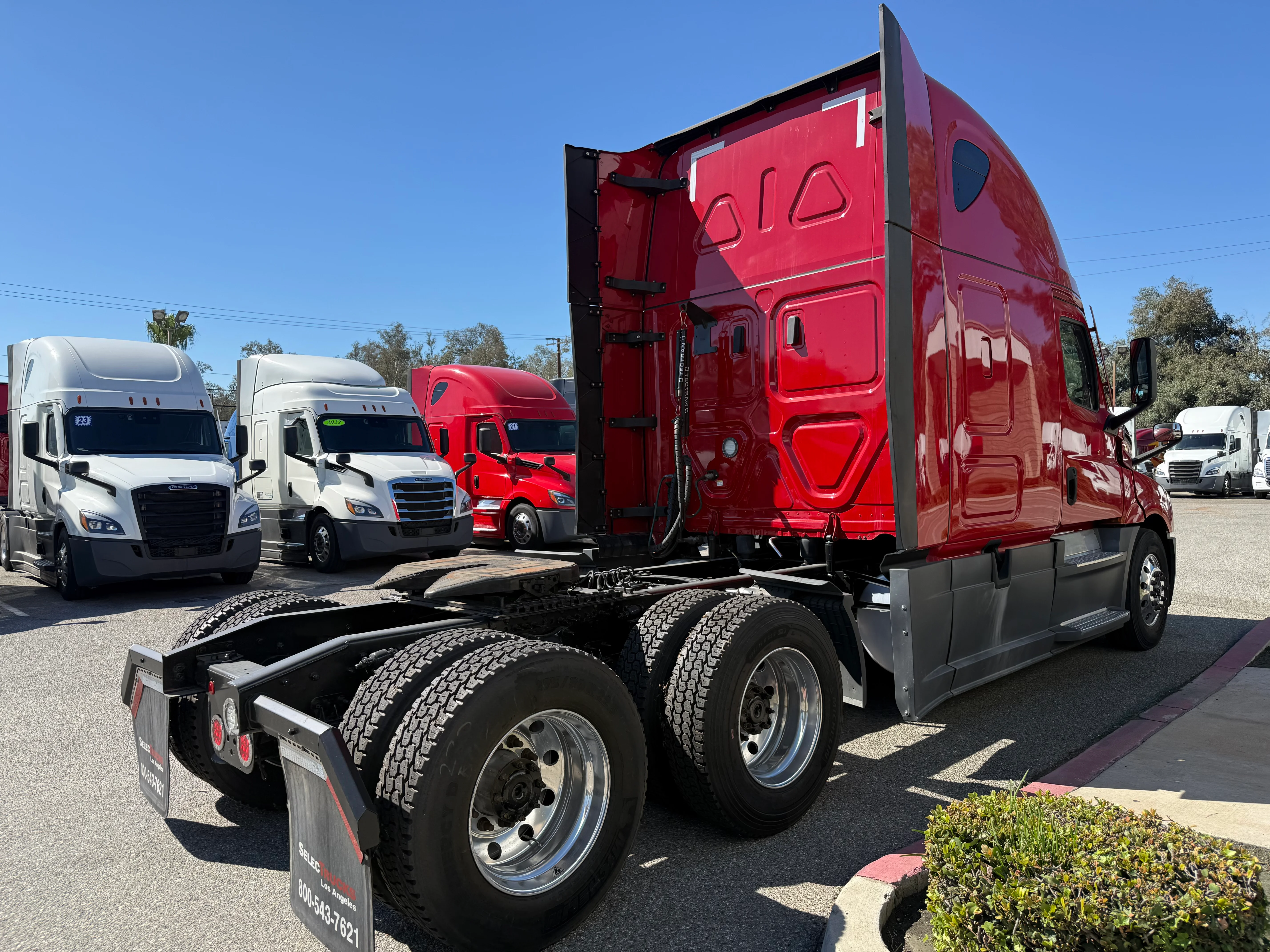 2021 Freightliner Cascadia in Selectrucks Fontana, CA — photo 7