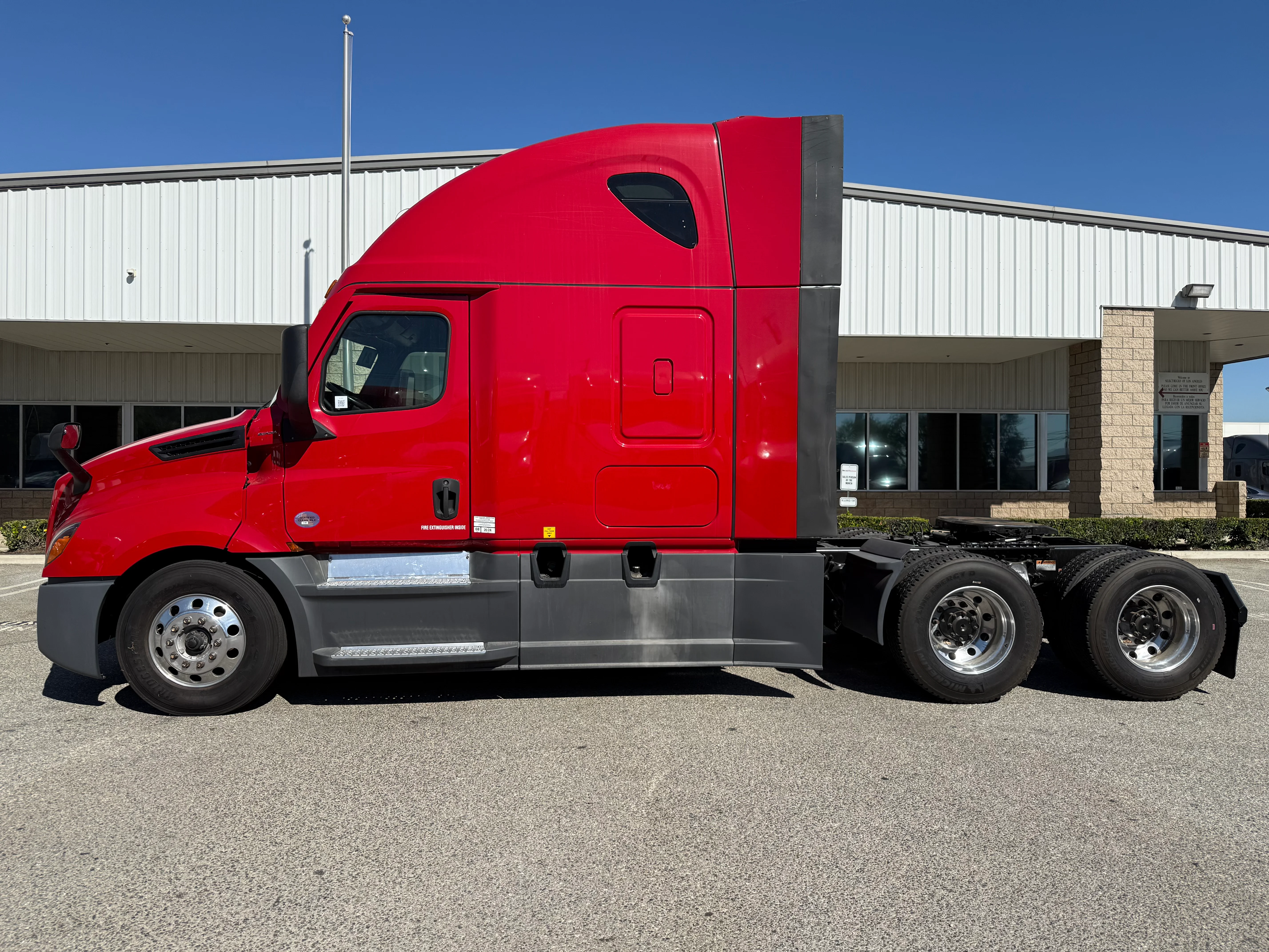 2021 Freightliner Cascadia in Selectrucks Fontana, CA — photo 3