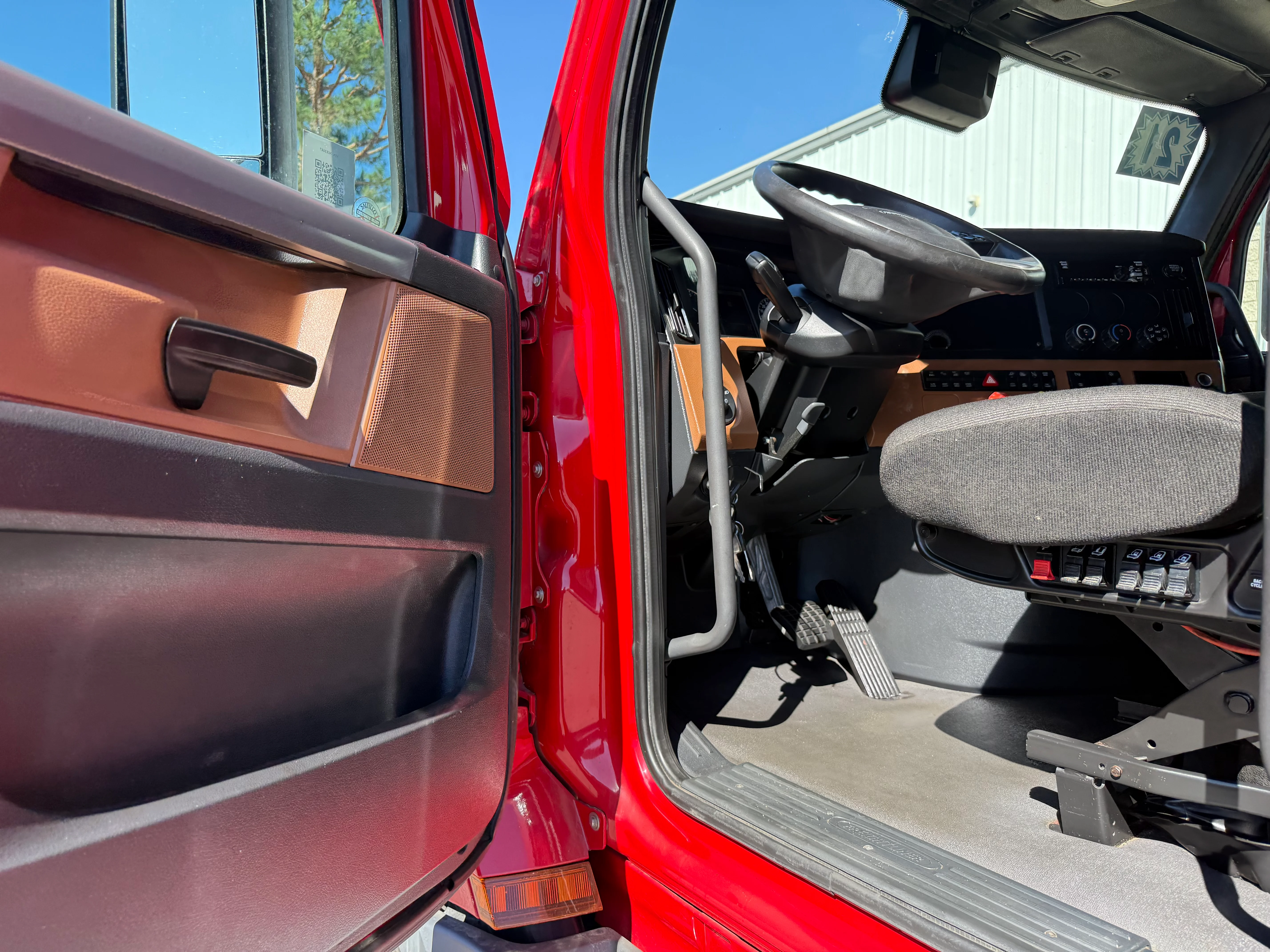 2021 Freightliner Cascadia in Selectrucks Fontana, CA — photo 19