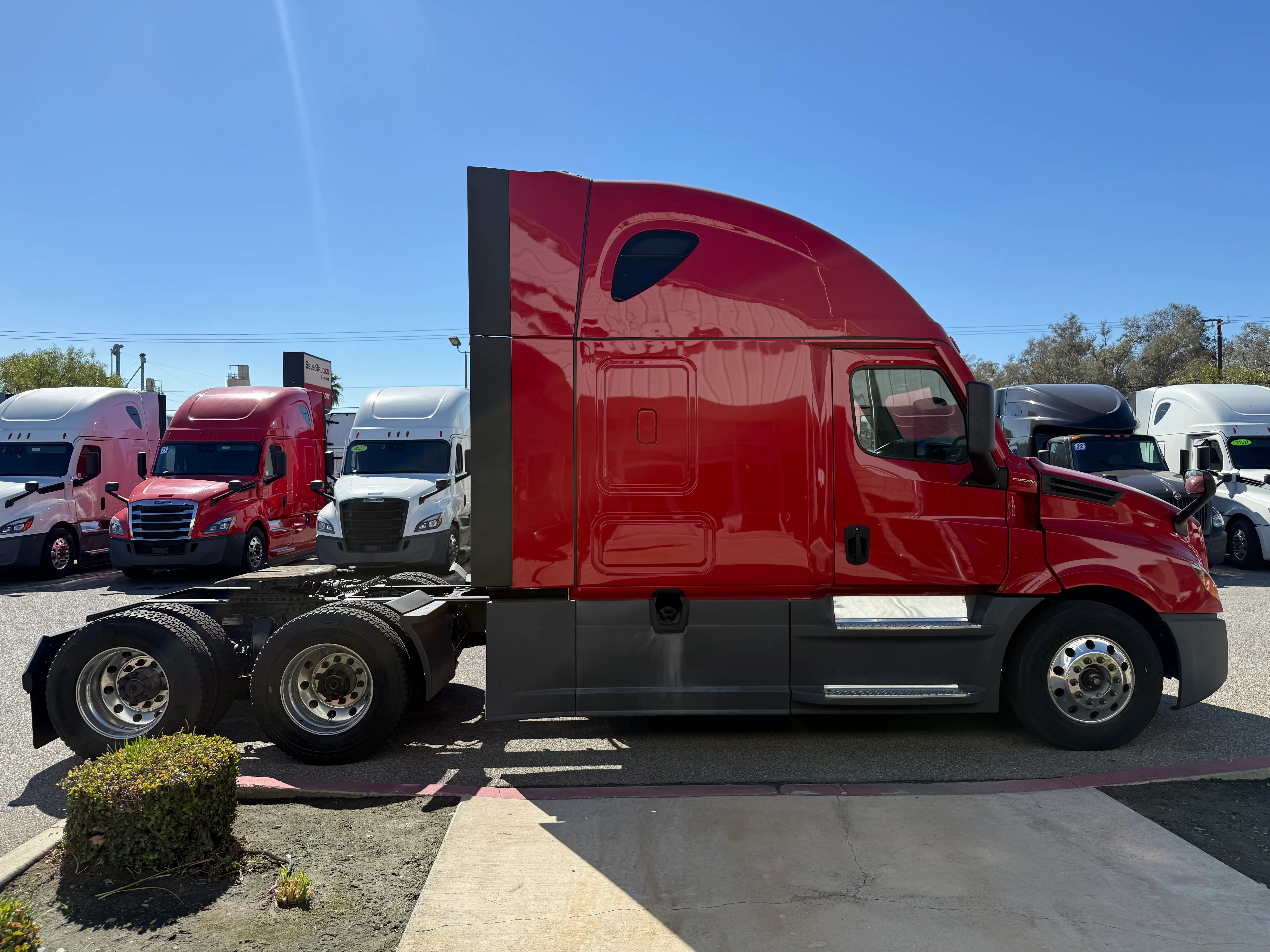 2021 Freightliner Cascadia in Selectrucks Fontana, CA — photo 8