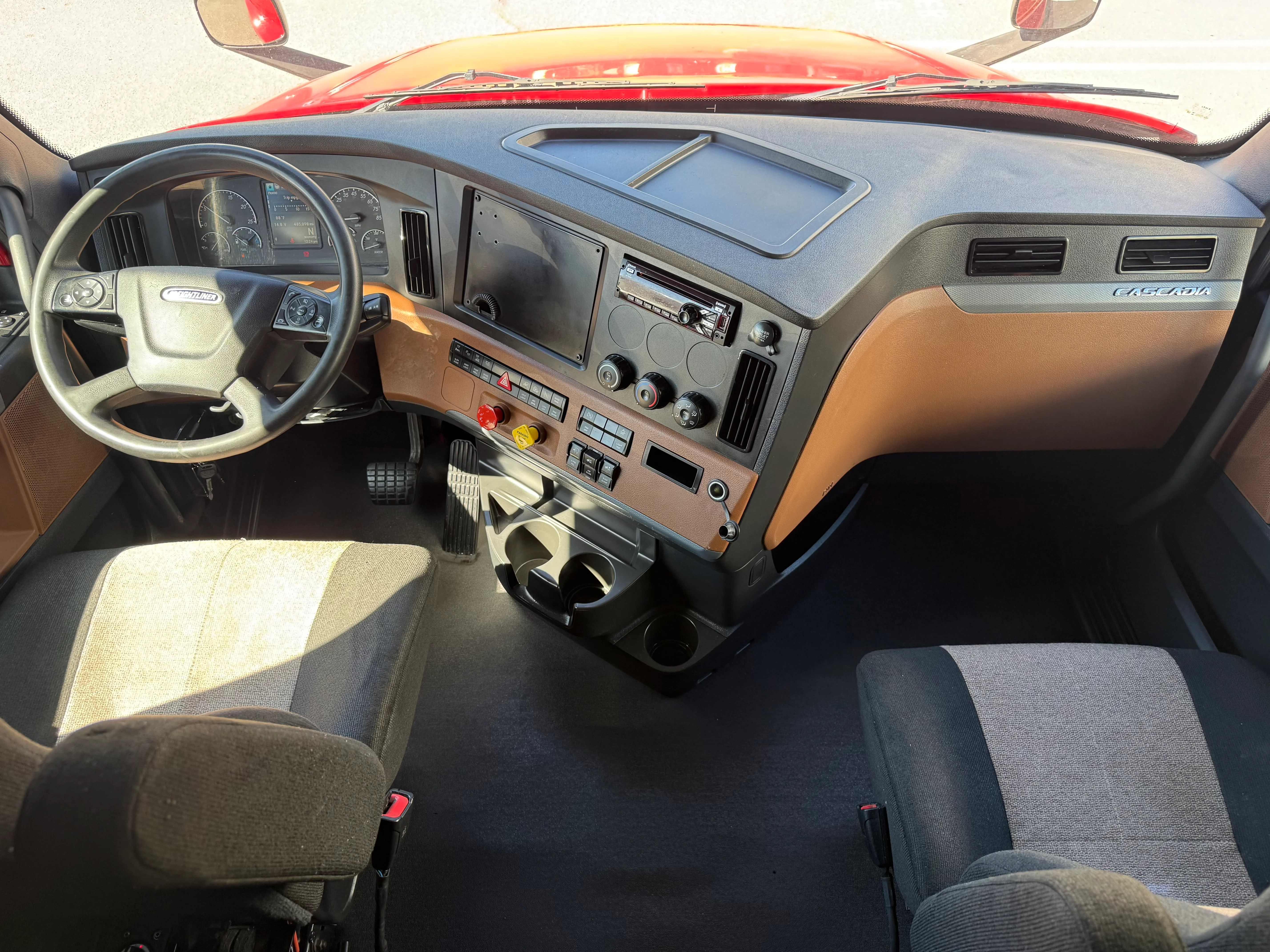 2021 Freightliner Cascadia in Selectrucks Fontana, CA — photo 16