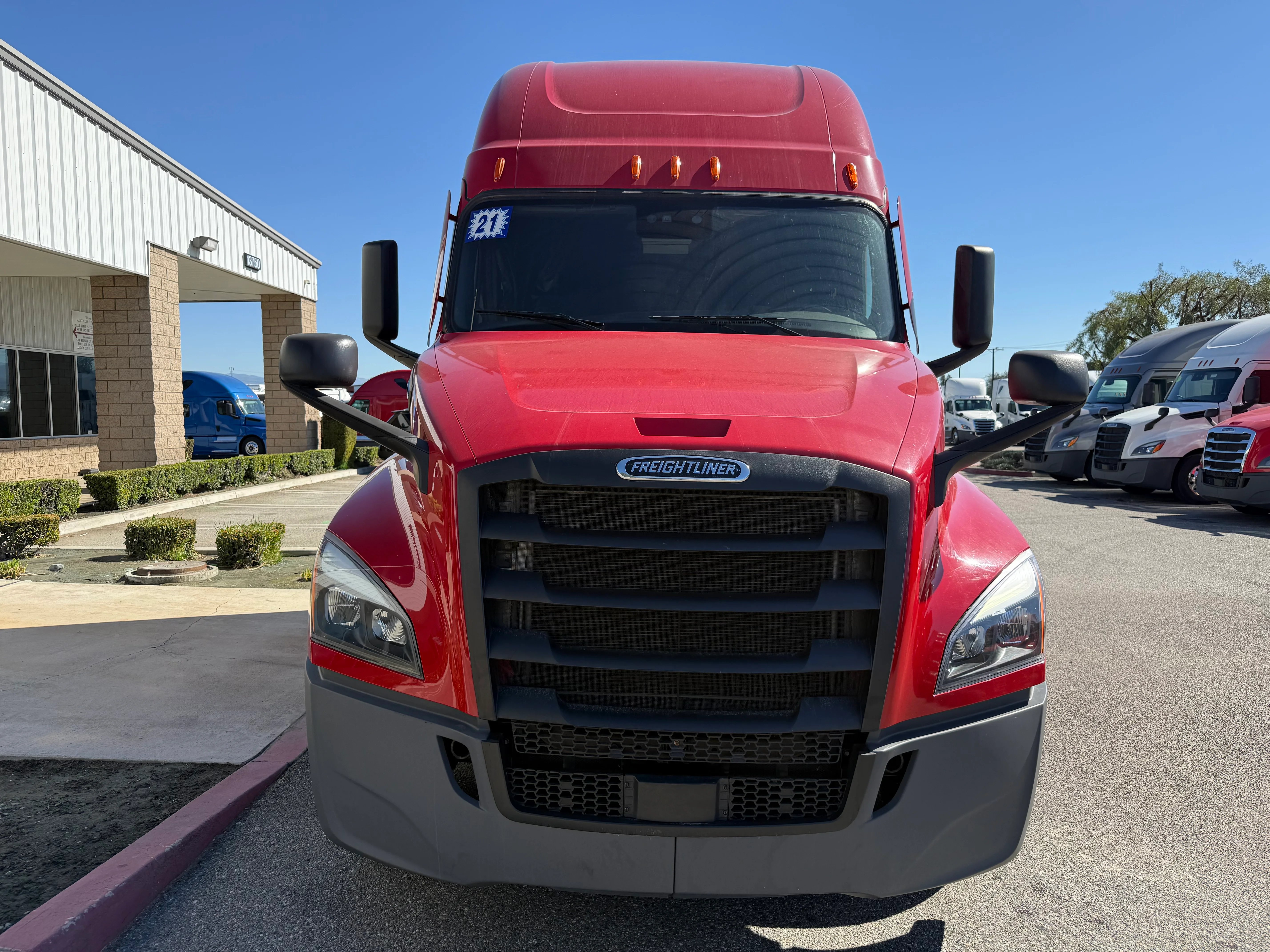 2021 Freightliner Cascadia in Selectrucks Fontana, CA — photo 2