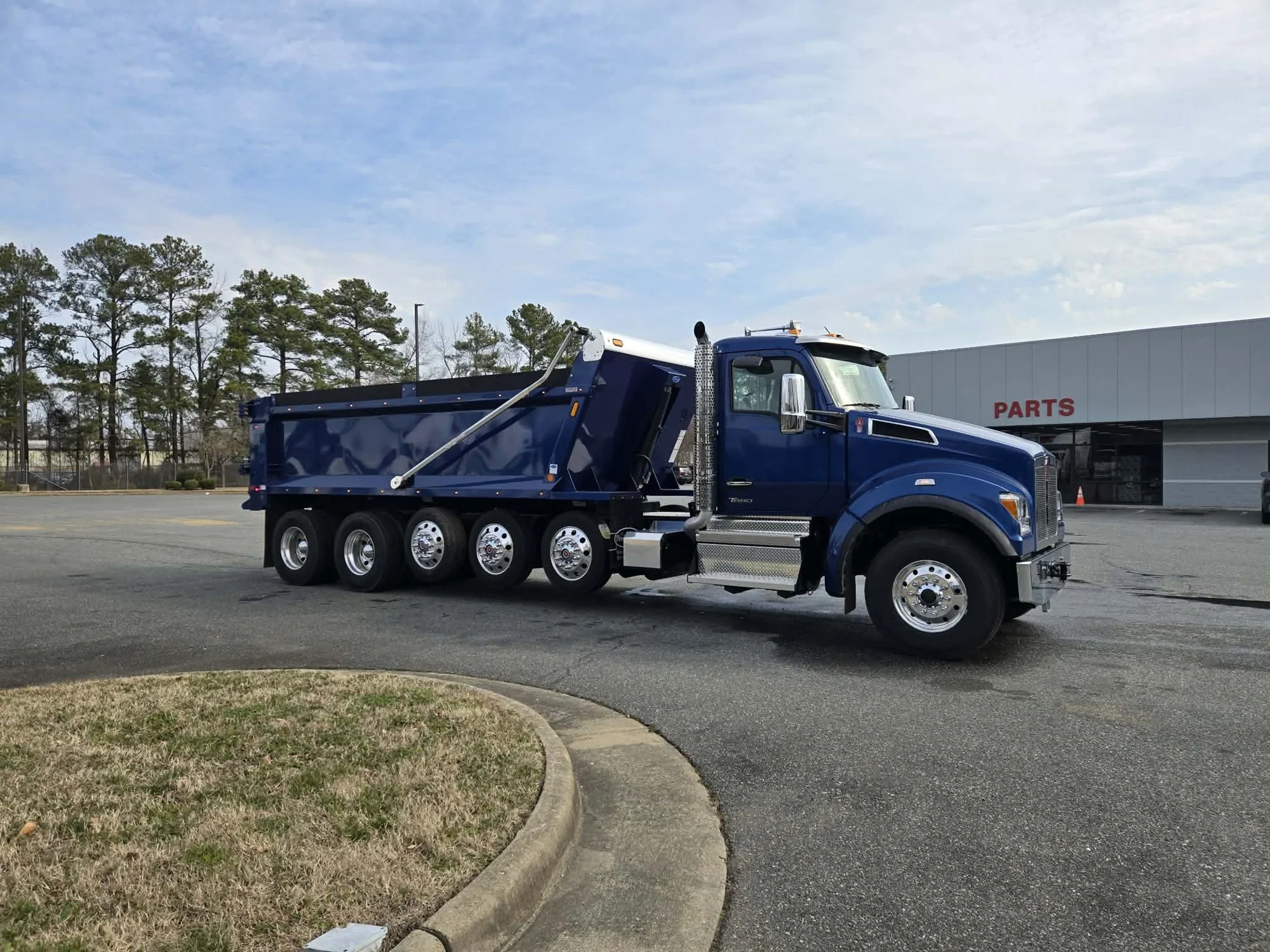 2026 Kenworth T880 - image 4