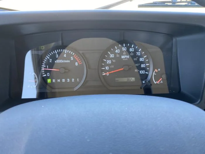 2025 Isuzu NRR - image 18