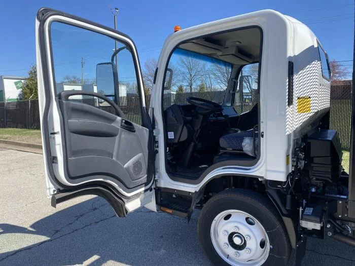 2025 Isuzu NRR - image 12