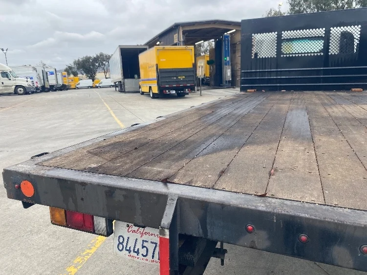 2016 Isuzu NPR - image 10