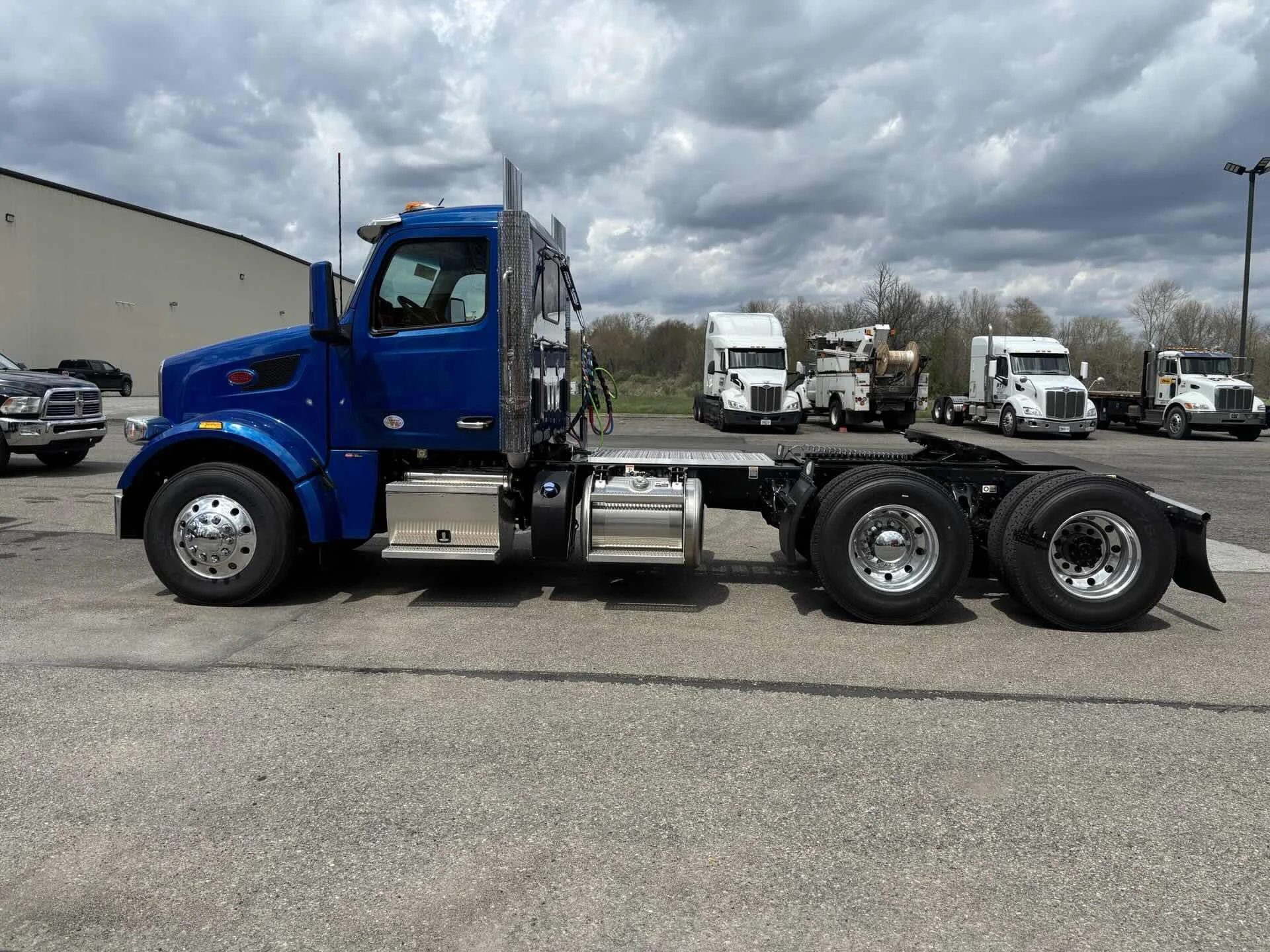 2027 Peterbilt 567 in Zanesville, OH — photo 5