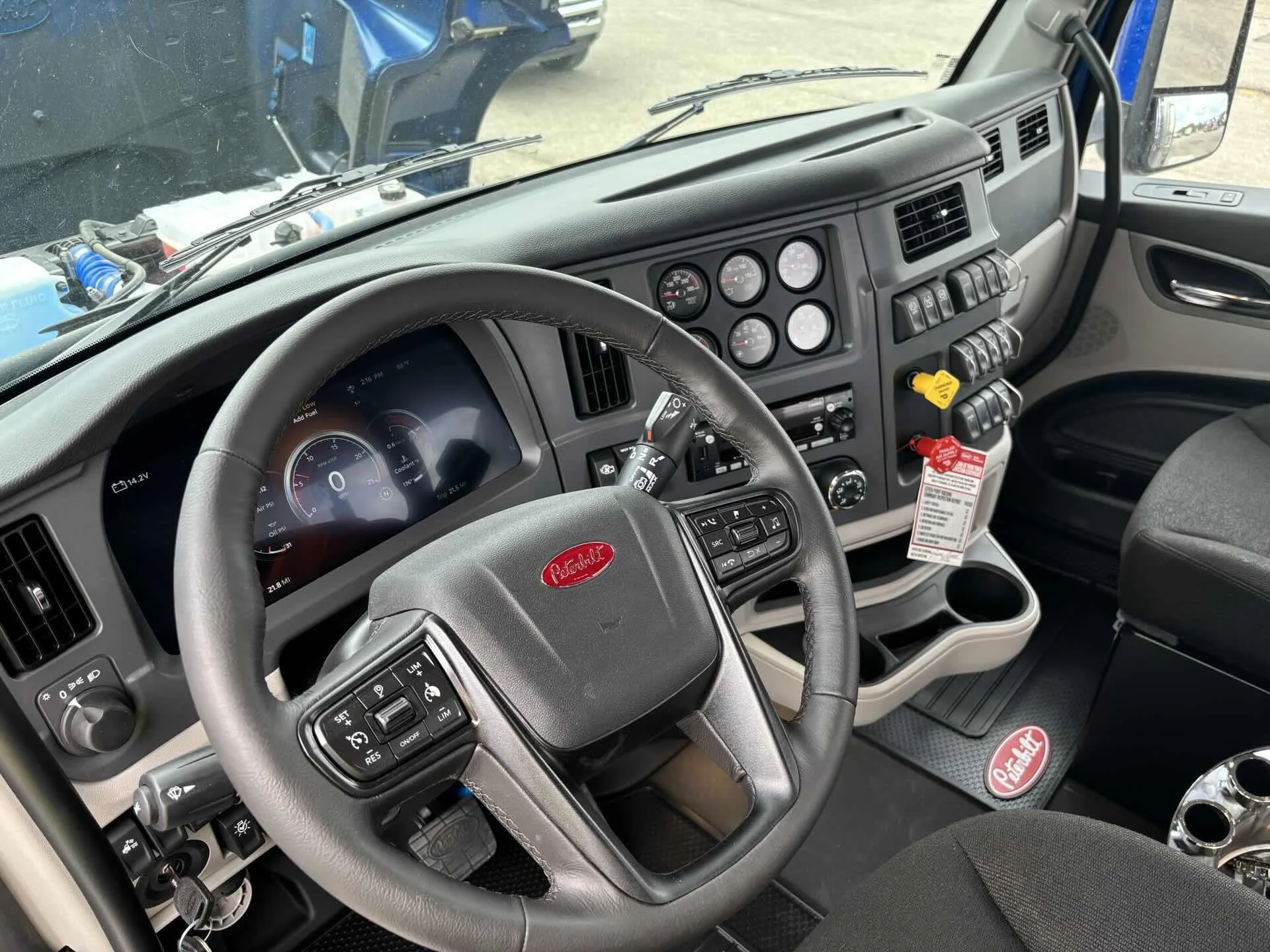2027 Peterbilt 567 in Zanesville, OH — photo 11