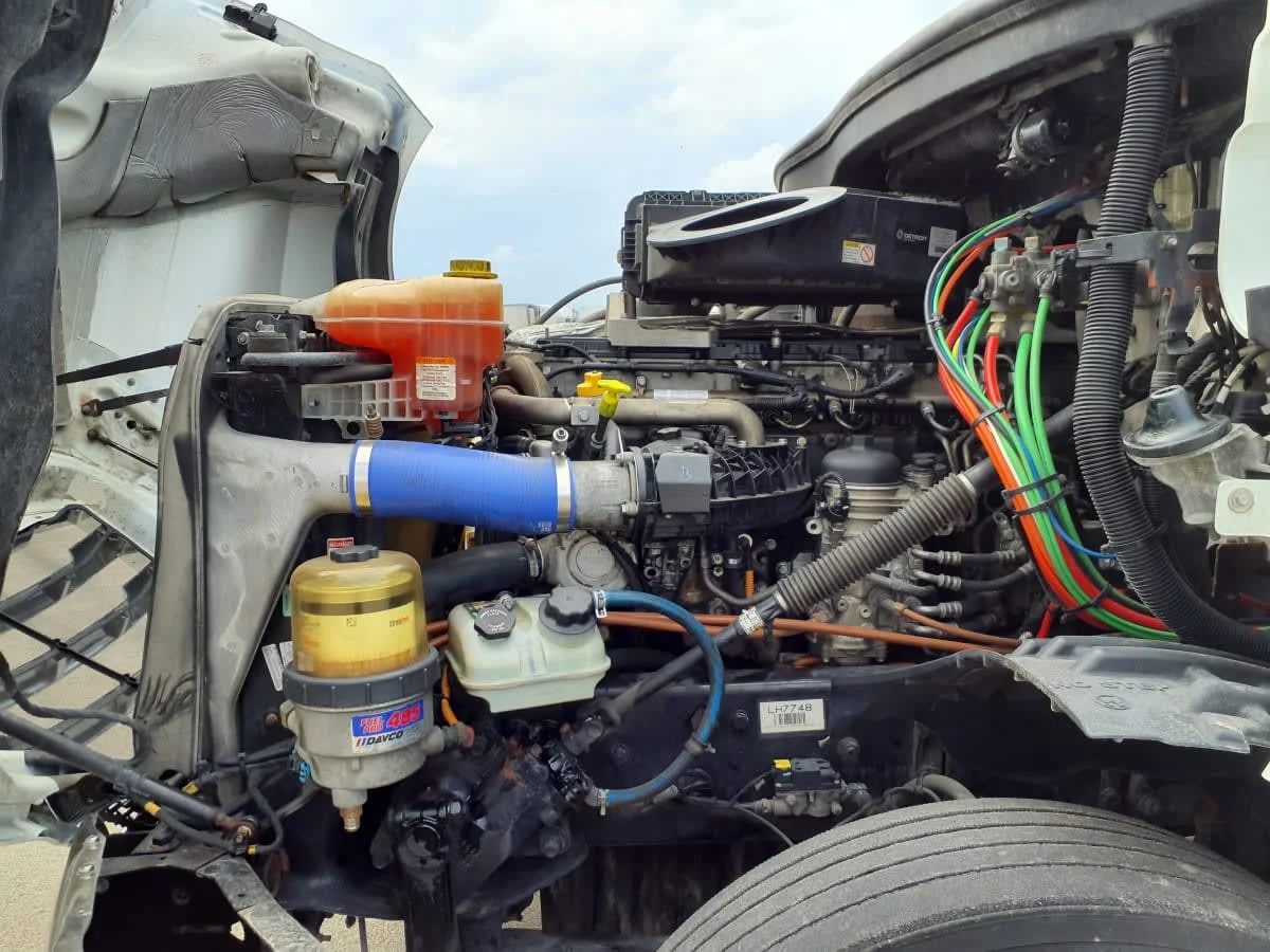 2020 Freightliner Cascadia in Clarksville, IN — photo 8