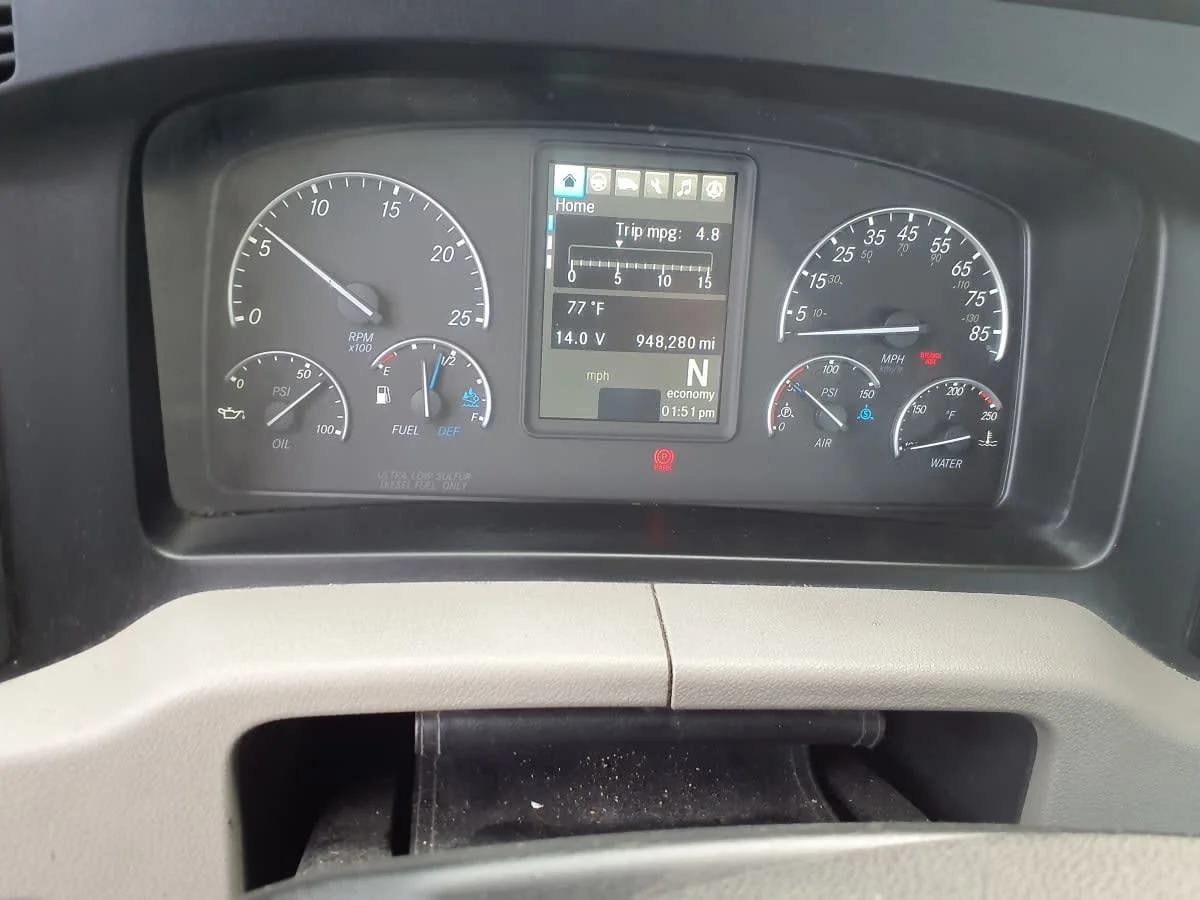 2020 Freightliner Cascadia in Clarksville, IN — photo 12