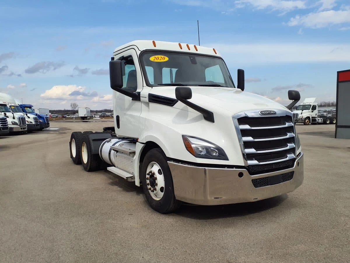 2020 Freightliner Cascadia in Clarksville, IN — photo 3