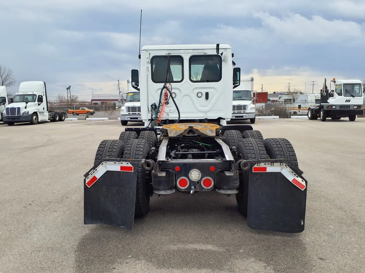 2020 Freightliner Cascadia in Clarksville, IN — photo 5