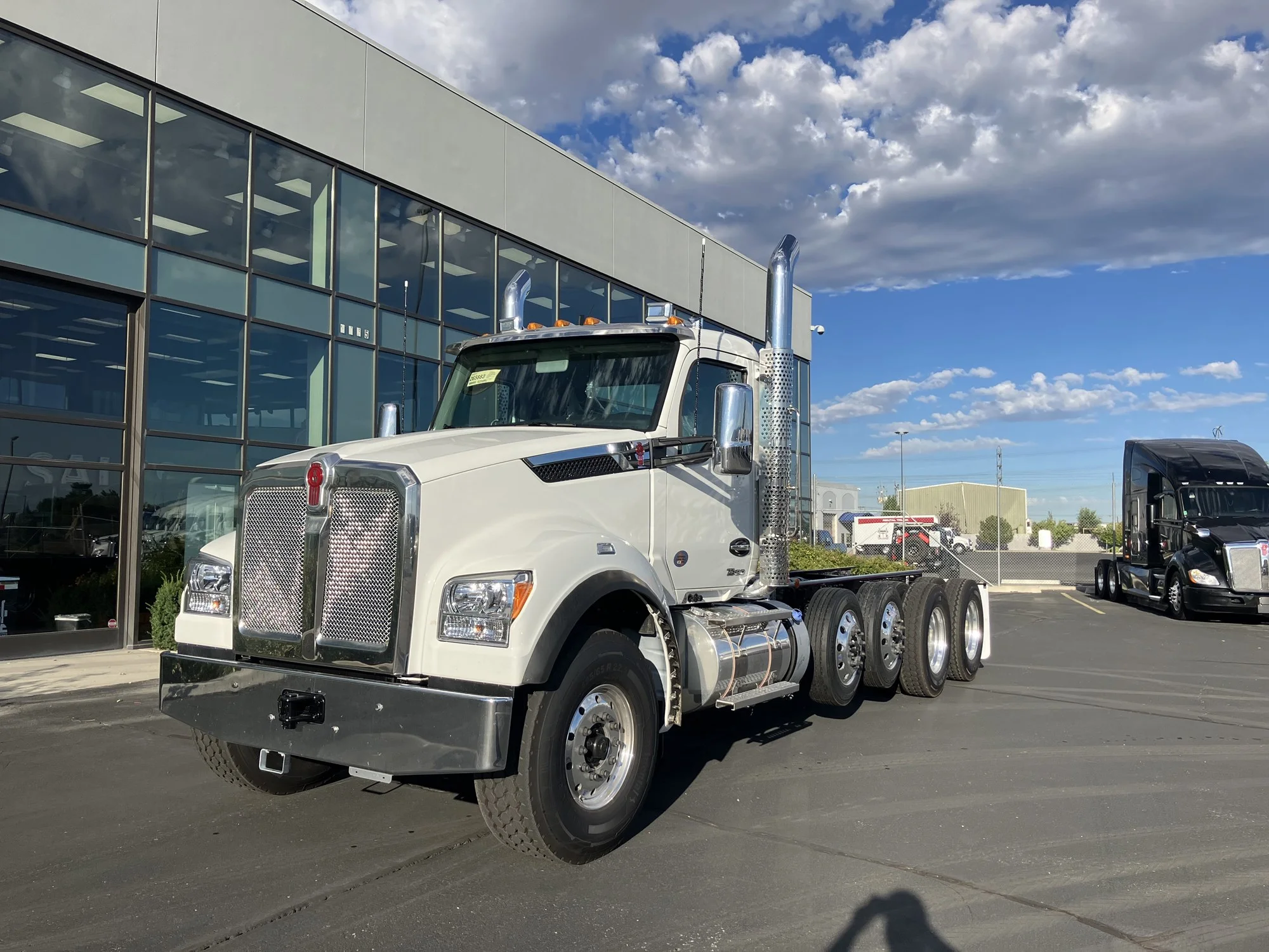 2027 Kenworth T880