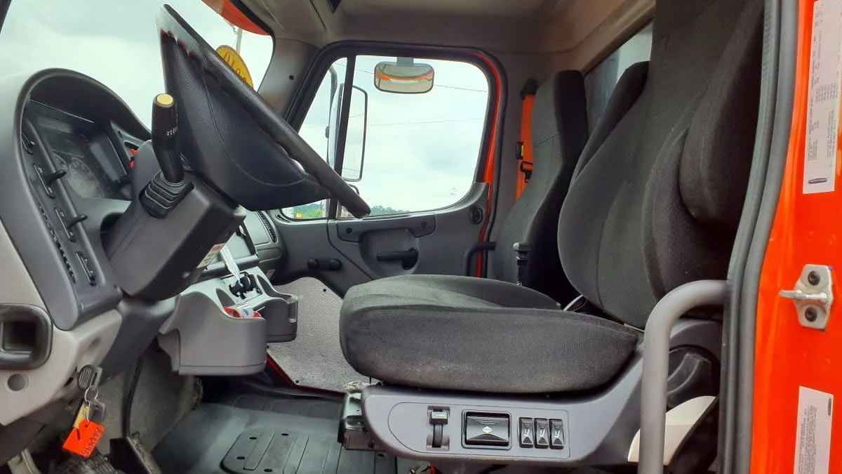 2019 Freightliner M2 106 in Birmingham, AL — photo 7
