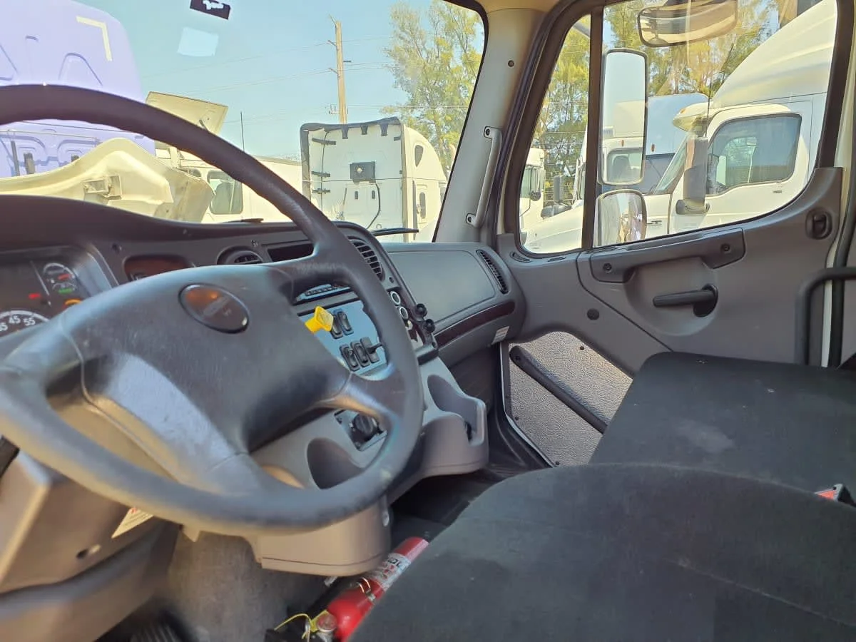 2020 Freightliner M2 106 - image 7