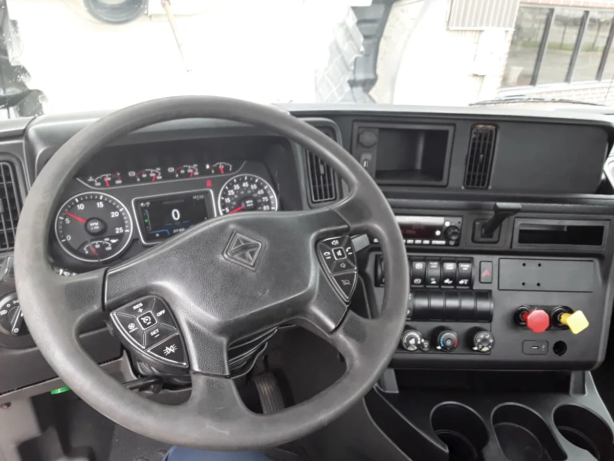 2020 International LT in Kansas City, MO — photo 7