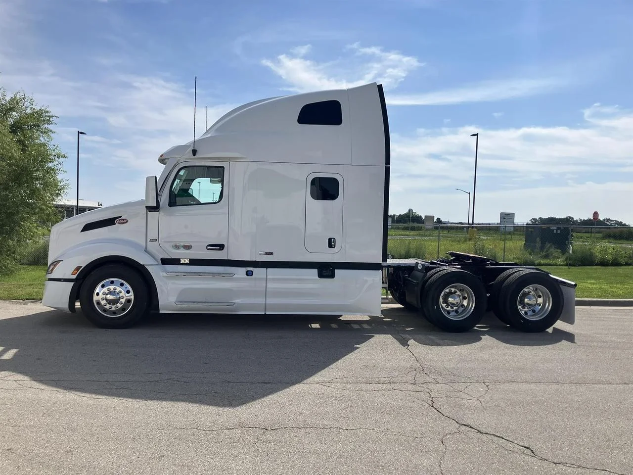 2027 Peterbilt 579 in Rochester, MN — photo 3