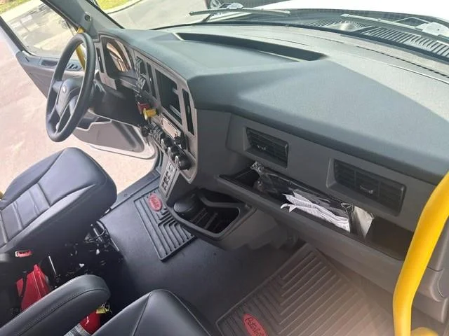 2027 Peterbilt 548 — photo 21