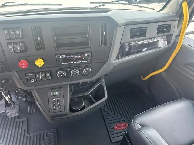 2027 Peterbilt 548 — photo 15