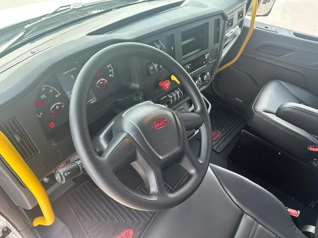 2027 Peterbilt 548 — photo 13