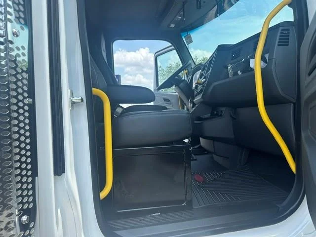 2027 Peterbilt 548 — photo 19