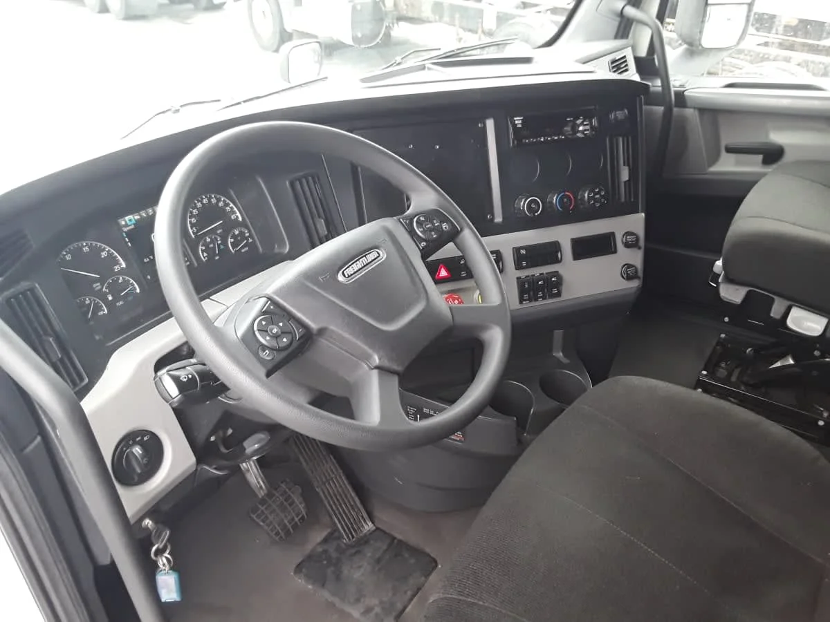 2021 Freightliner Cascadia - image 7