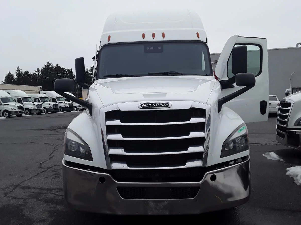 2021 Freightliner Cascadia - image 2