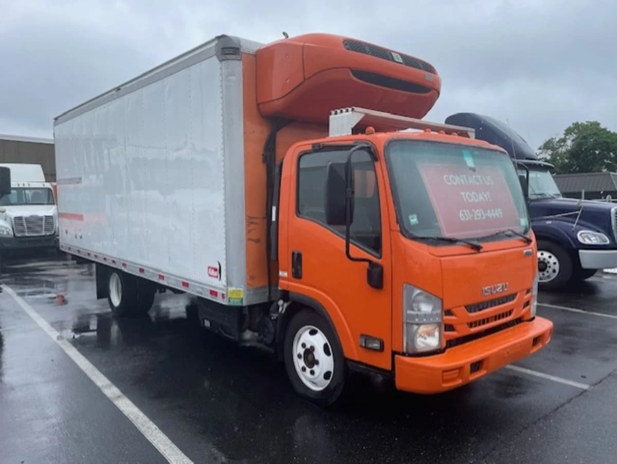 2019 Isuzu NQR in Farmingdale, NY — photo 3