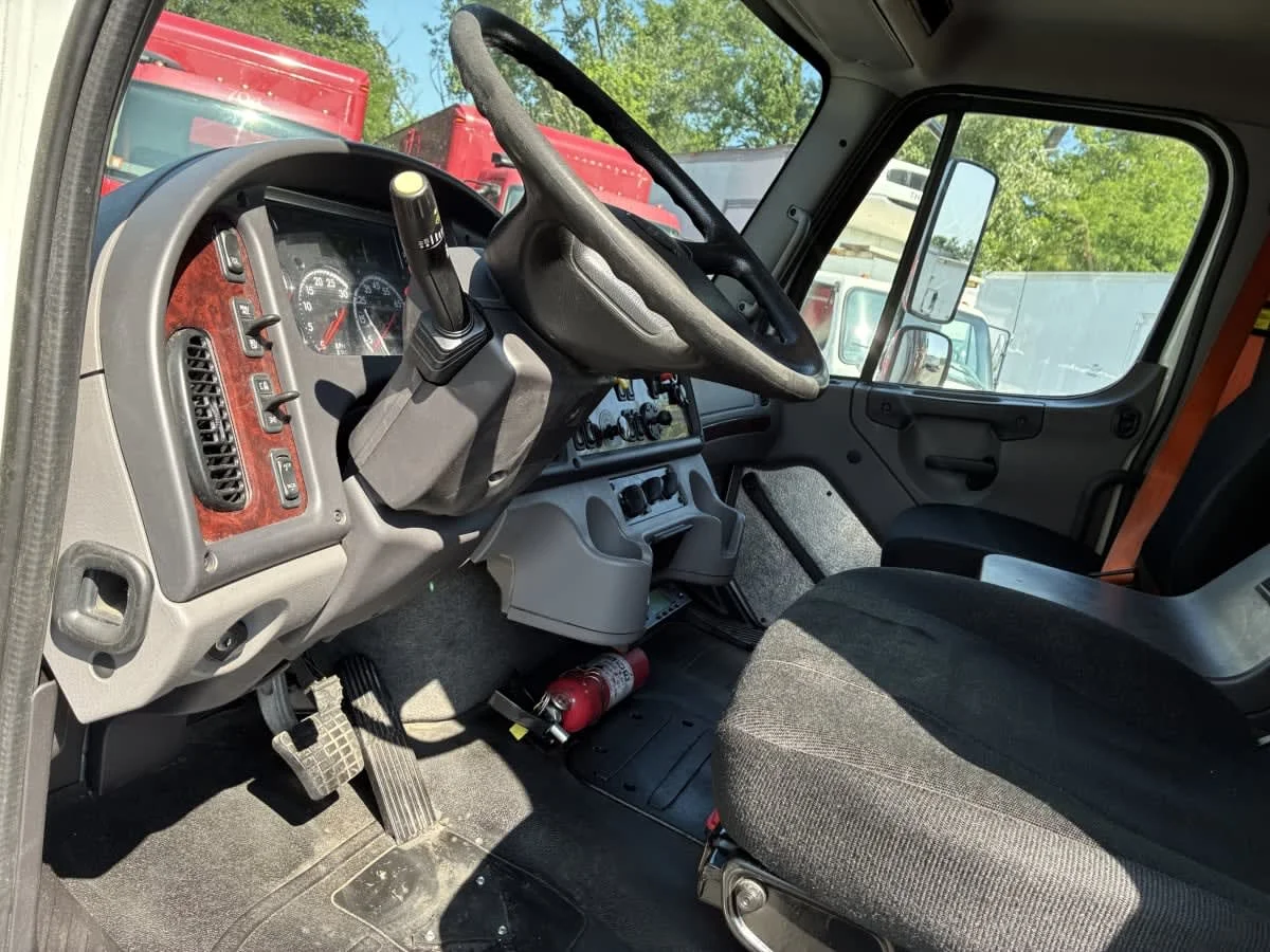 2019 Freightliner M2 106 in Newark, NJ — photo 15