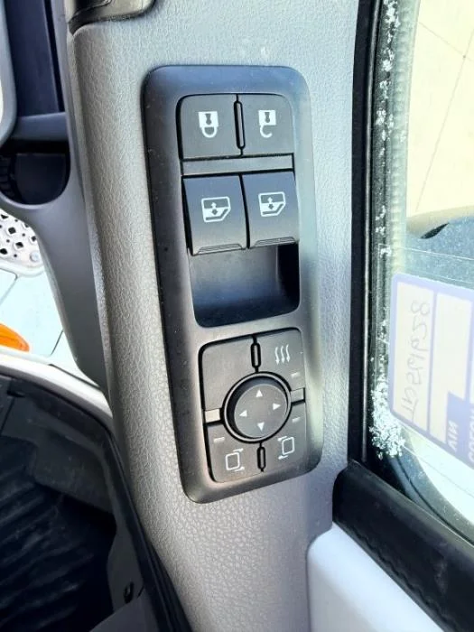 2026 International LT - image 15