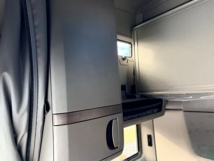 2026 International LT - image 21