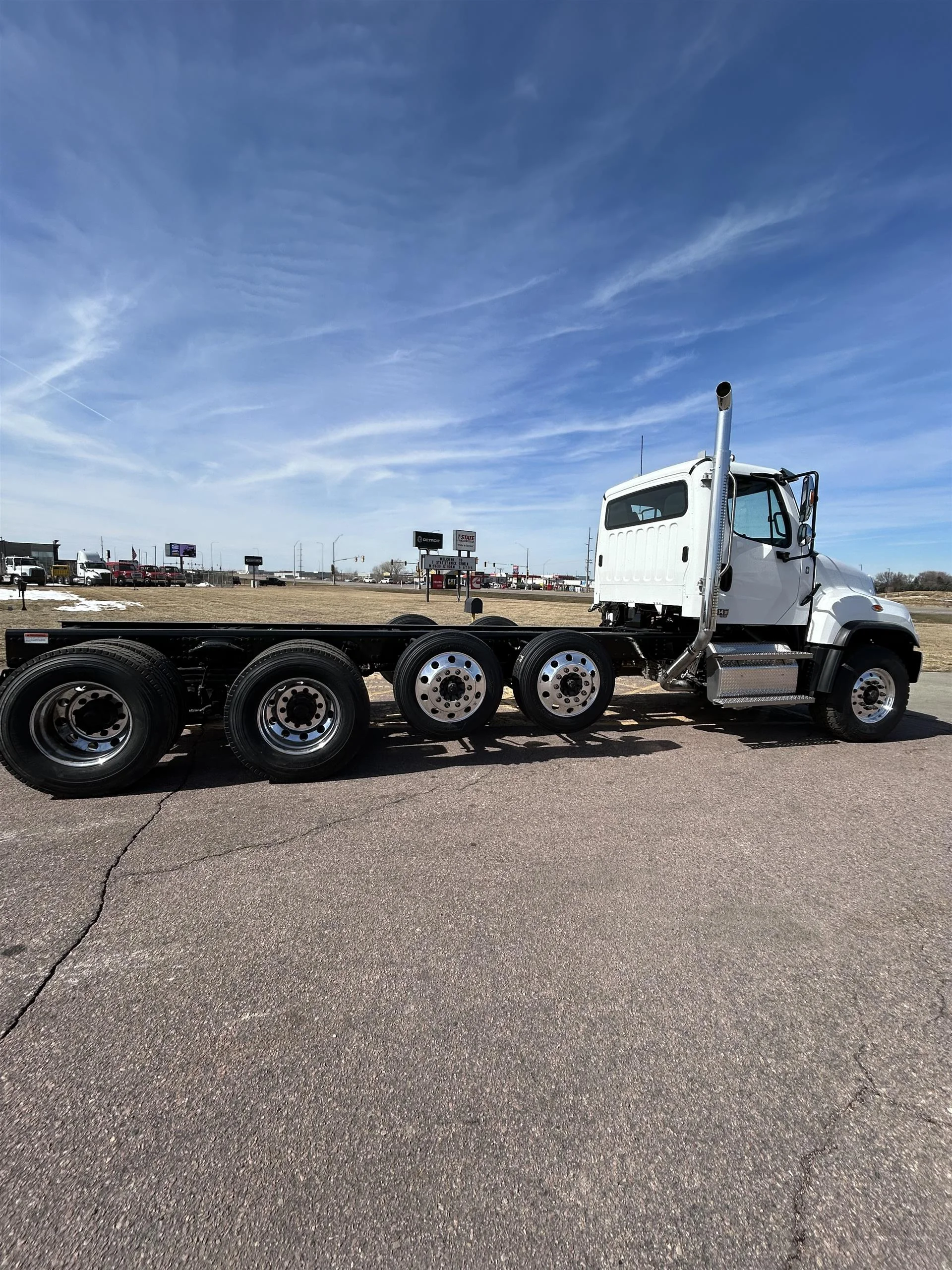 2027 Freightliner 114SD - image 2