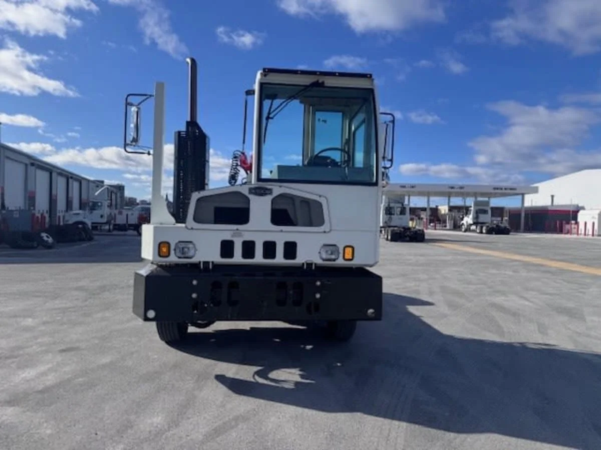 2018 Autocar in Springfield, MA — photo 2