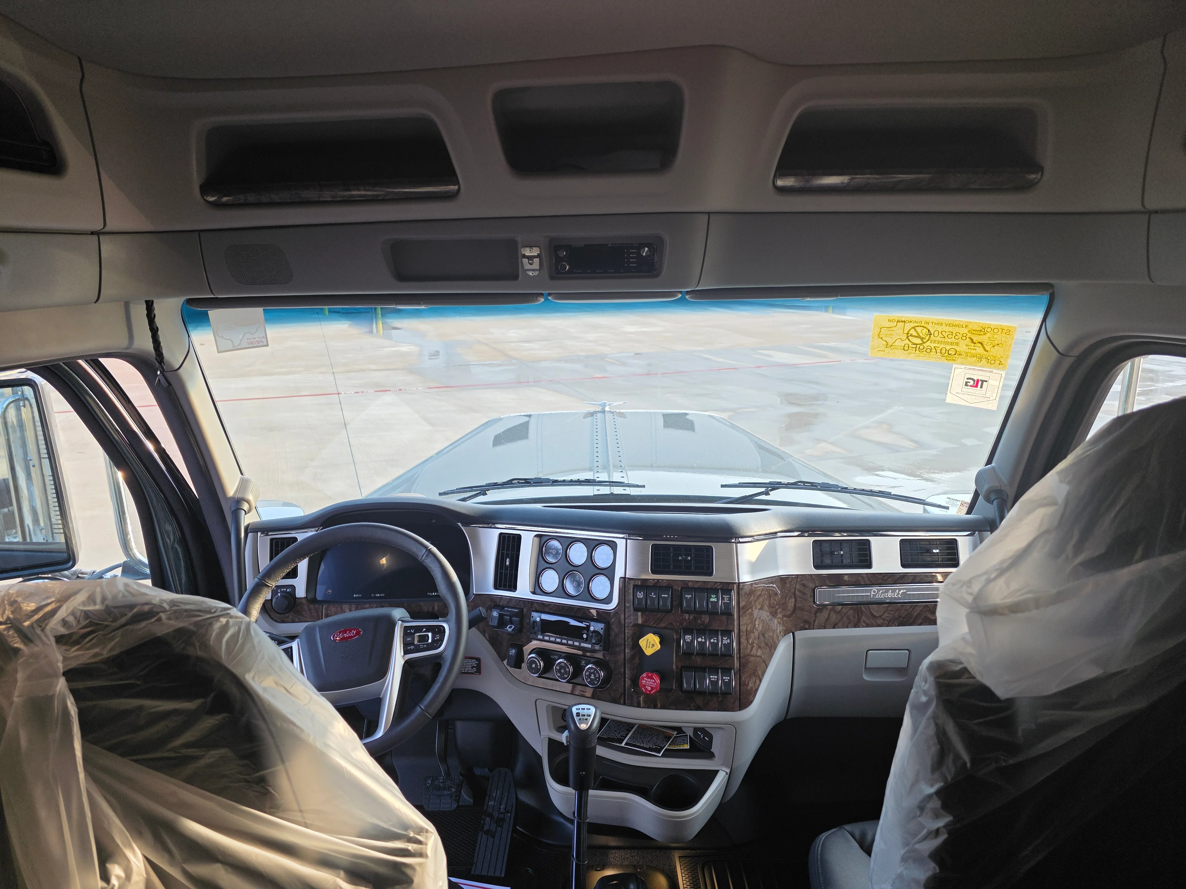 2027 Peterbilt 589 — photo 13