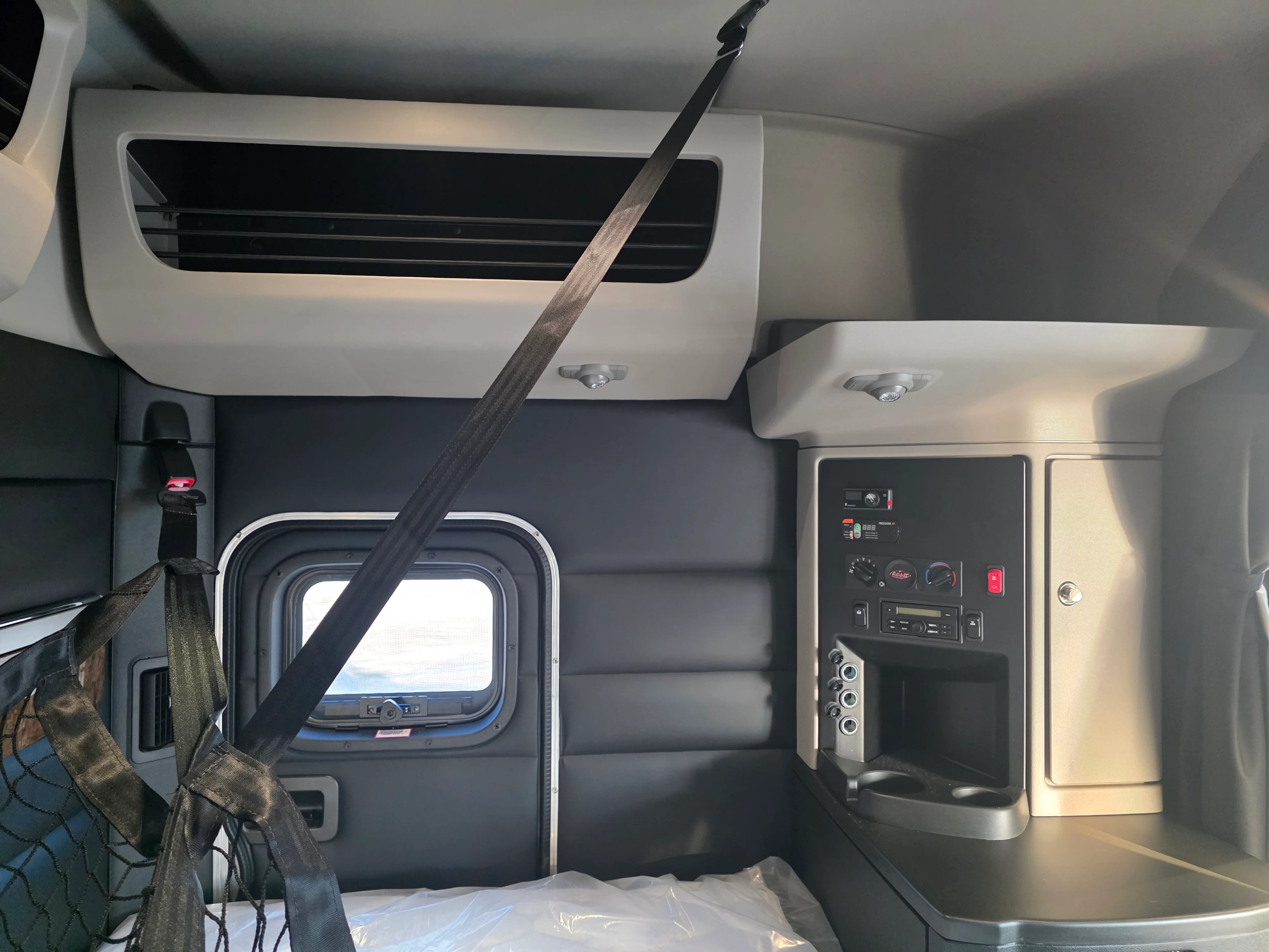 2027 Peterbilt 589 — photo 12