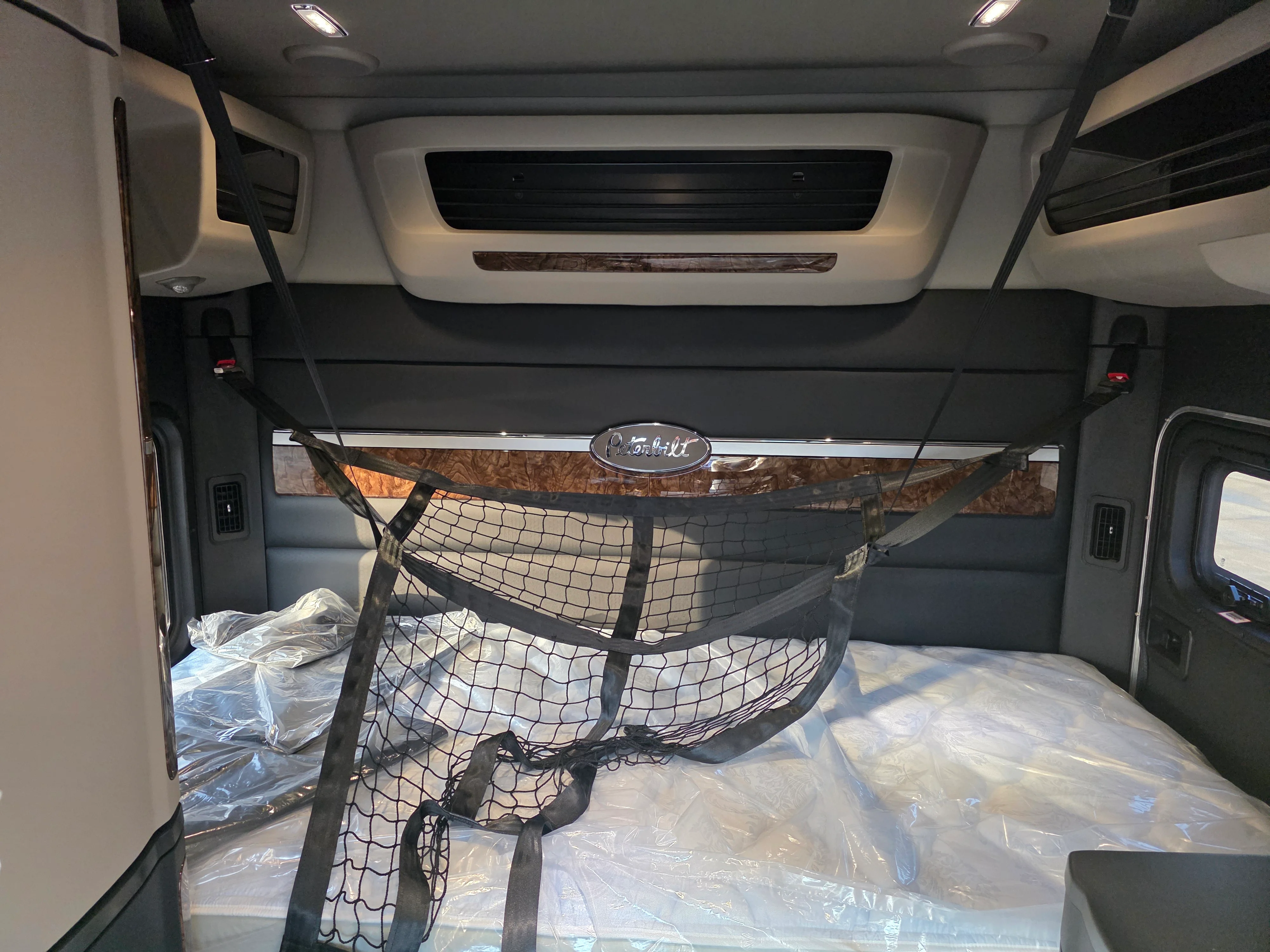 2027 Peterbilt 589 — photo 10
