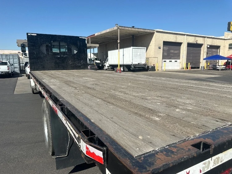 2019 Hino 268 - image 9