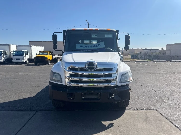 2019 Hino 268 - image 2