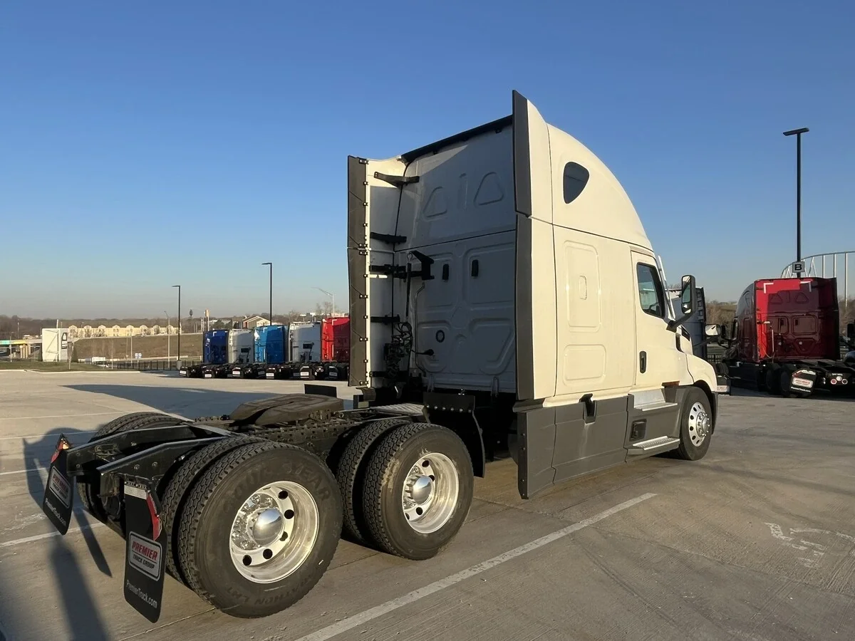 2024 Freightliner Cascadia - image 18