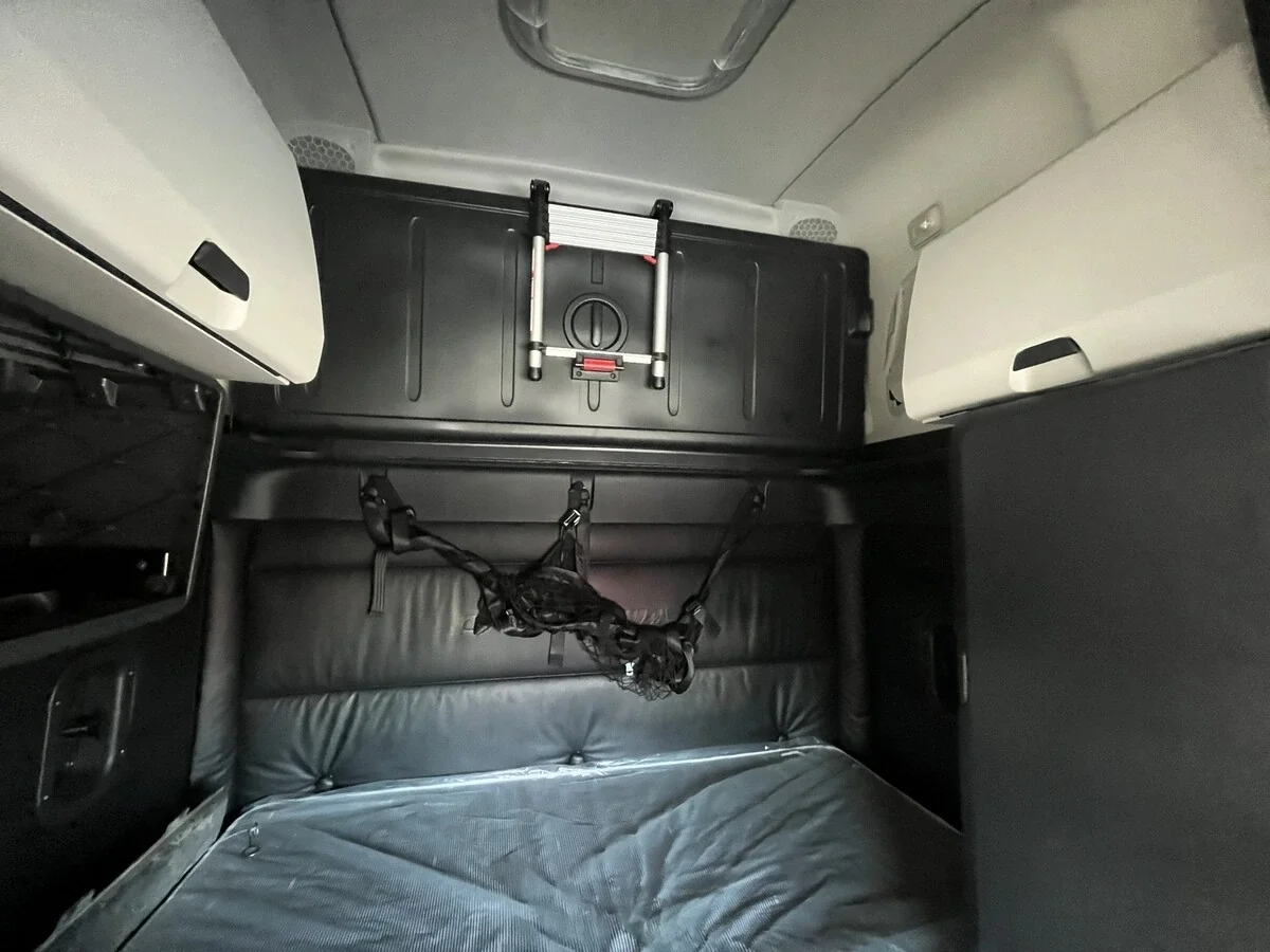 2024 Freightliner Cascadia - image 37