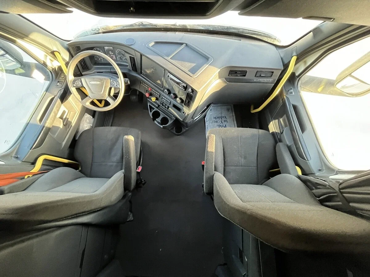 2024 Freightliner Cascadia - image 36