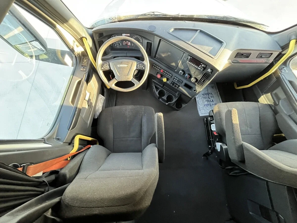 2024 Freightliner Cascadia - image 35
