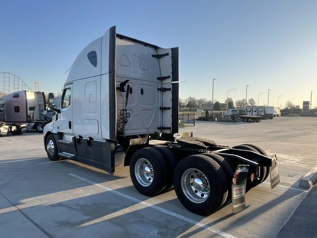 2024 Freightliner Cascadia - image 14