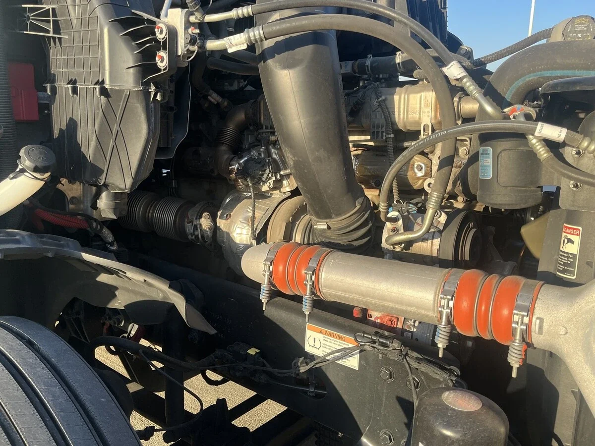 2024 Freightliner Cascadia - image 23