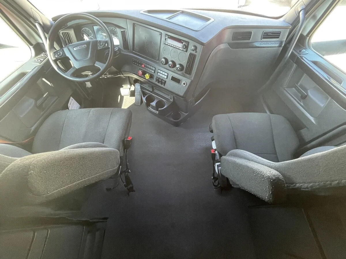 2024 Freightliner Cascadia - image 11
