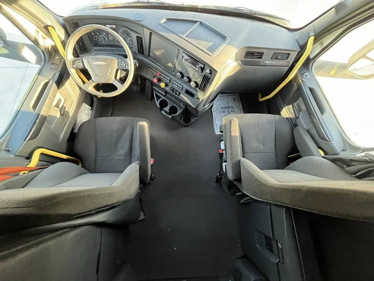 2024 Freightliner Cascadia - image 34
