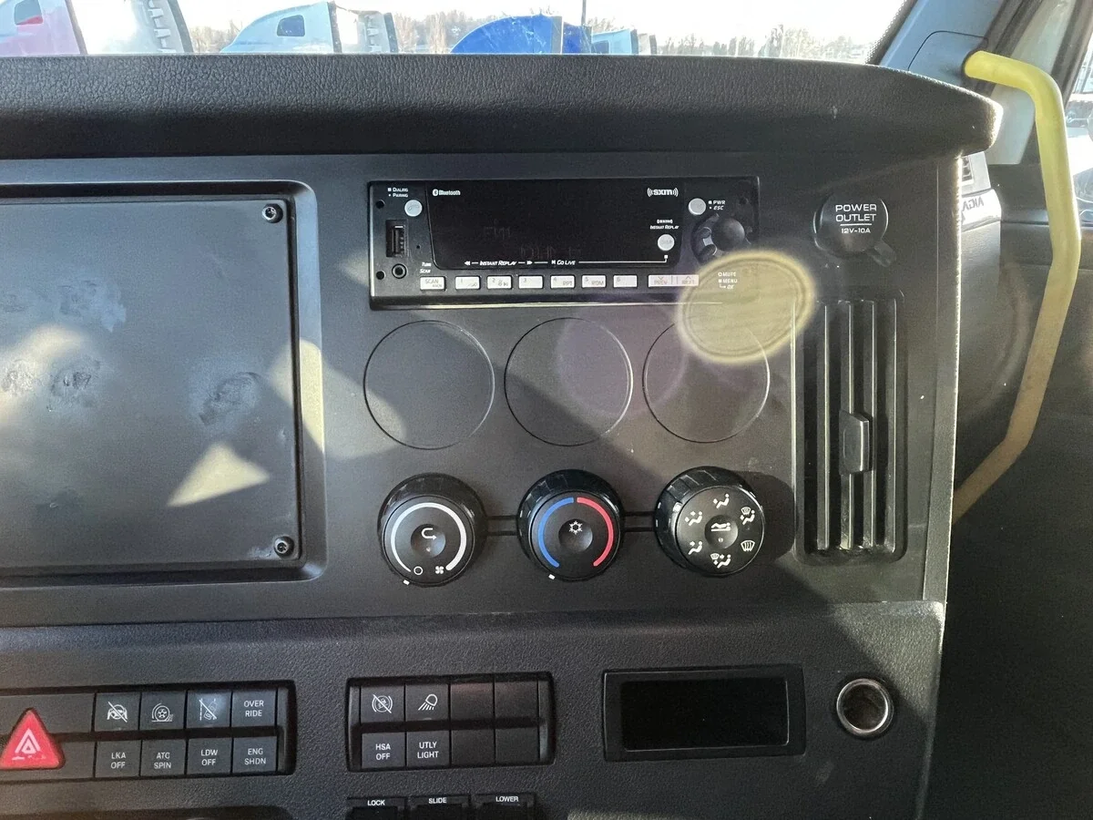 2024 Freightliner Cascadia - image 30