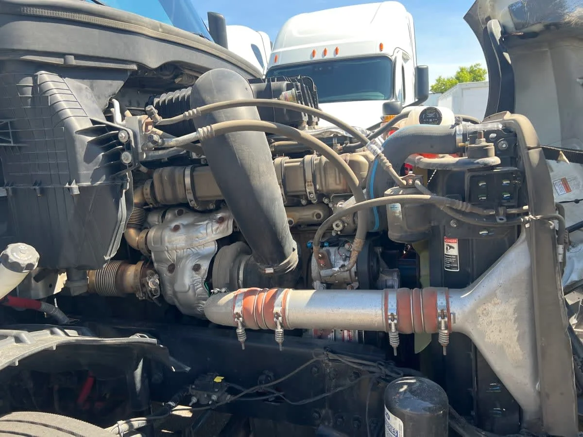 2020 Freightliner Cascadia in Minneapolis, MN — photo 12