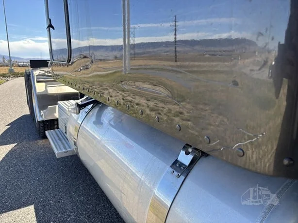 2023 Peterbilt 389 - image 12