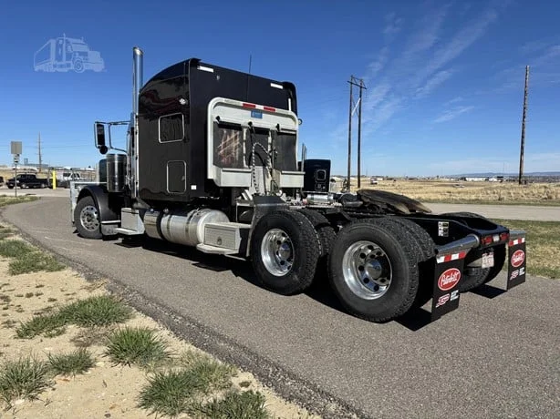 2023 Peterbilt 389 - image 7